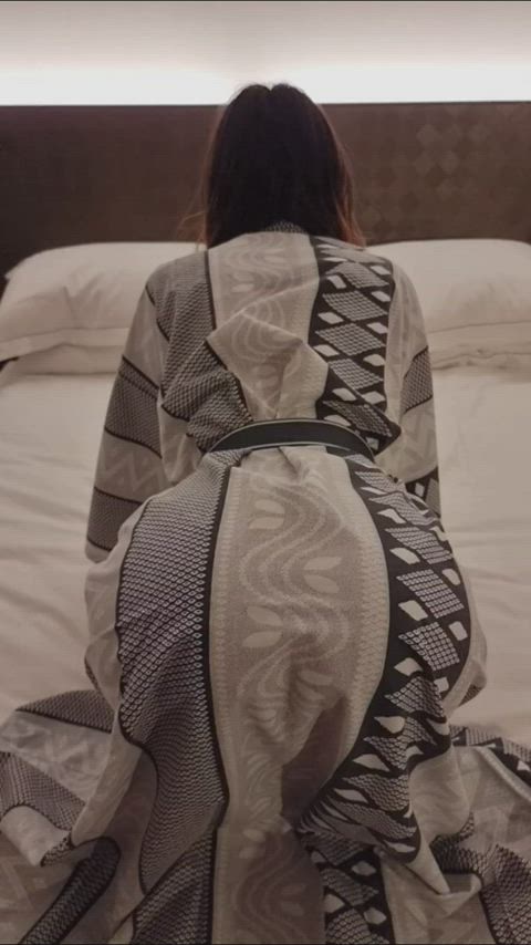 Mommy's ass is right here waiting for your goon - free porn video
