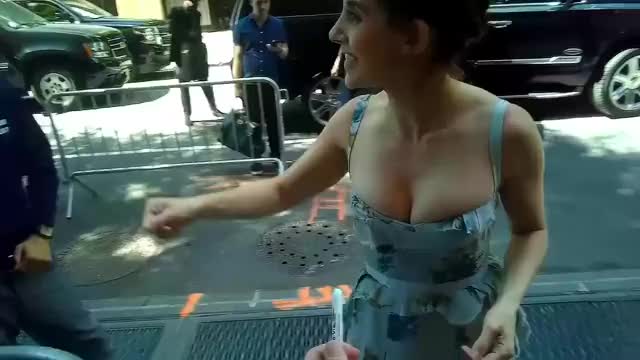 Alison Brie testing her fans capacity to look in her eyes - free porn video