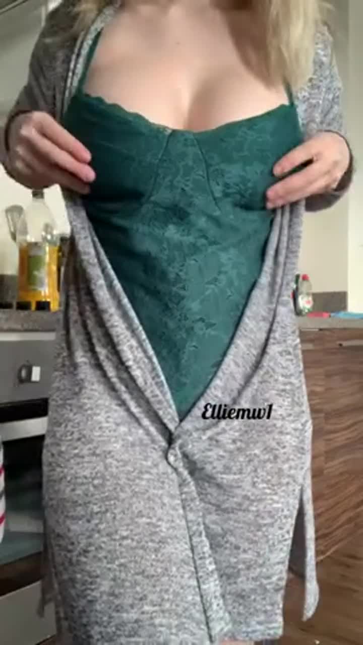 Wanna bury your face In my boobs? - free porn video