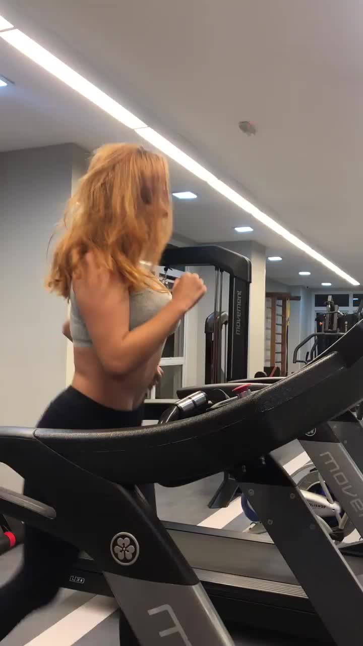who loves to see boobs bouncing at the gym? 😍 - free porn video