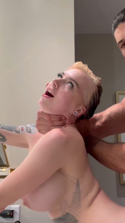 She's tiny, i'm huge... and she likes it rough and in the fire escape of the hotel! - free porn video