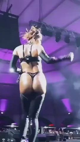 Who's this singer? - free porn video