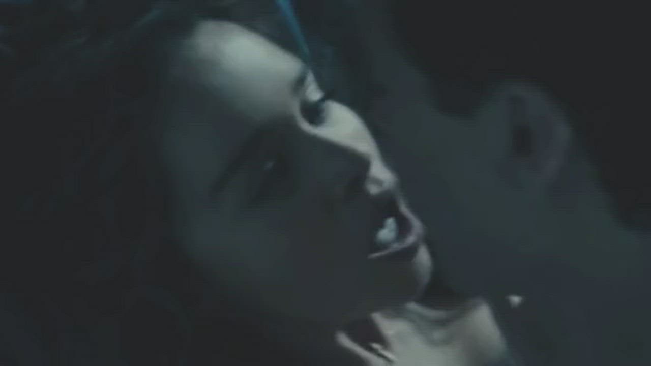 Emilia Clarke's expressions are just so lusty - free porn video