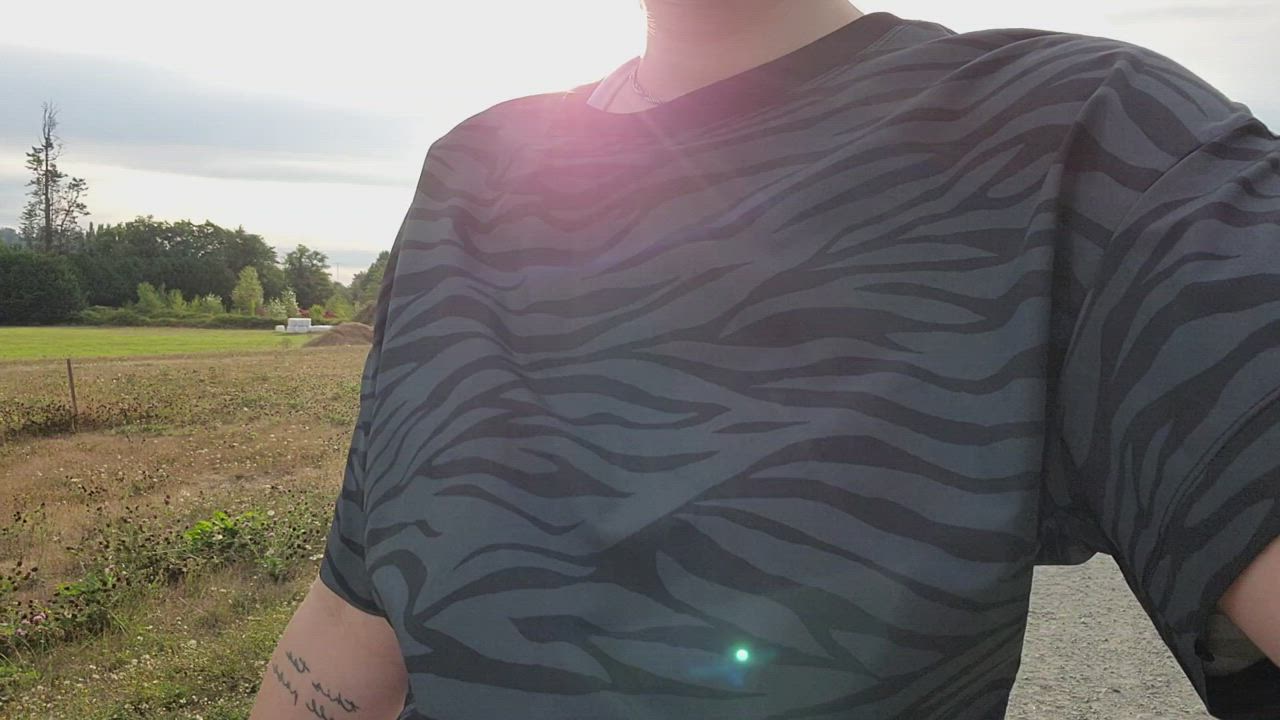 Taking my nightly walk... would you say hi and join me? 🙈😈 - free porn video