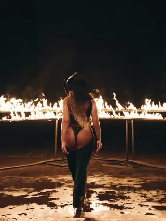 Beyoncé and her unbelievable curves - free porn video