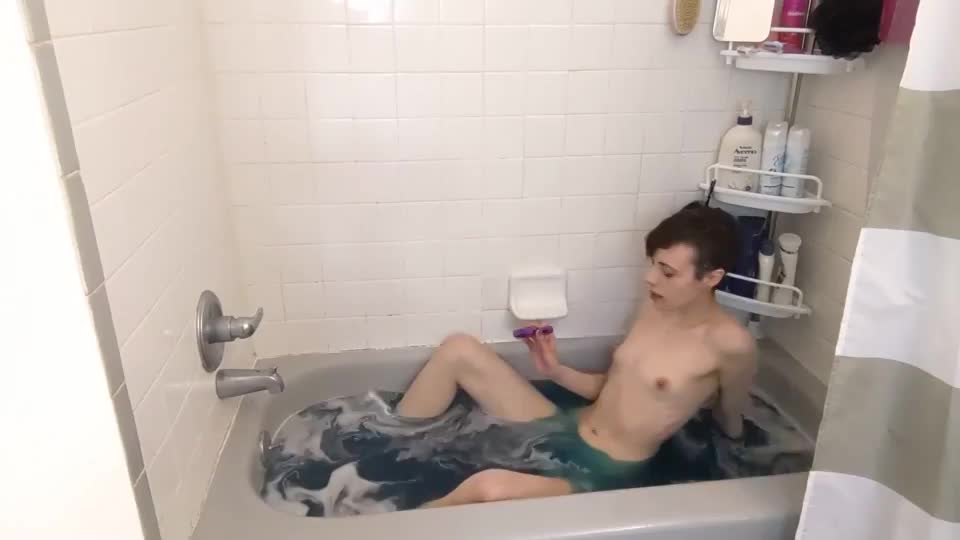 Who says adults can't bring toys into the tub? - free porn video