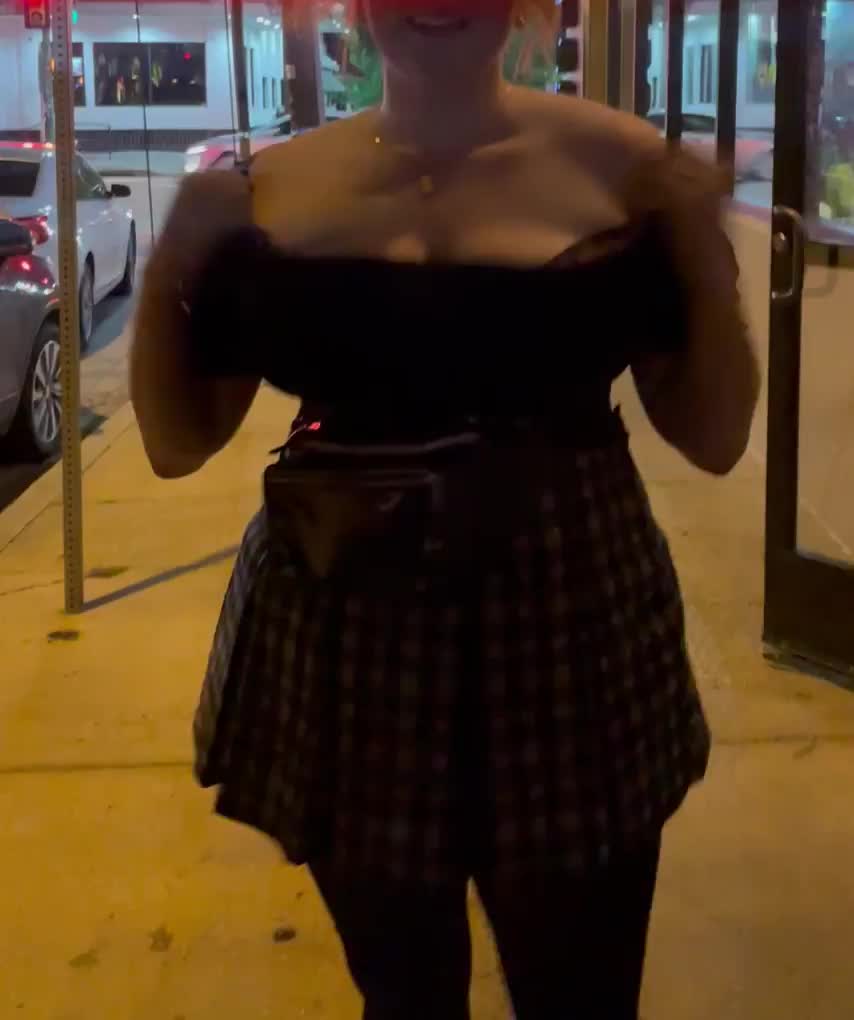 Girls night out is more fun with flashing [gif] - free porn video