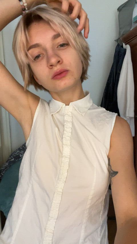 Me a art girl loves her small boobs - free porn video