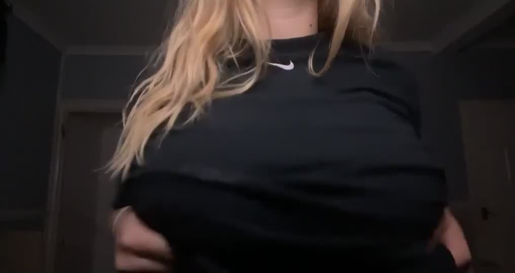 Morning reveal 😁 - free porn video