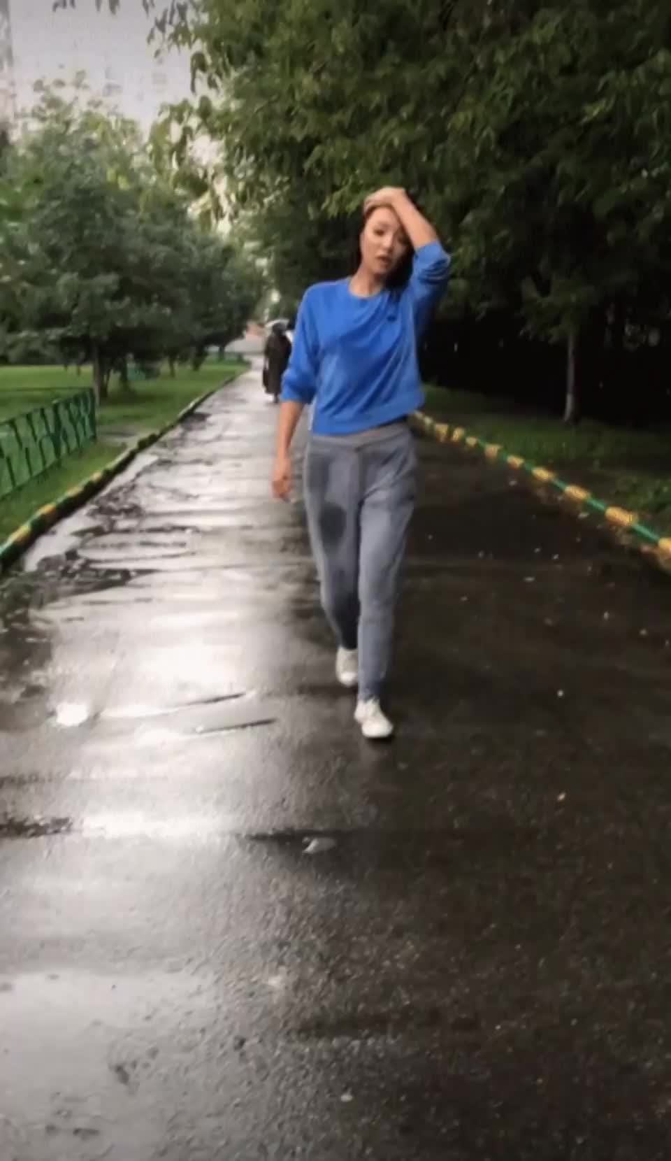 Wet Asian Public Flash - free porn video