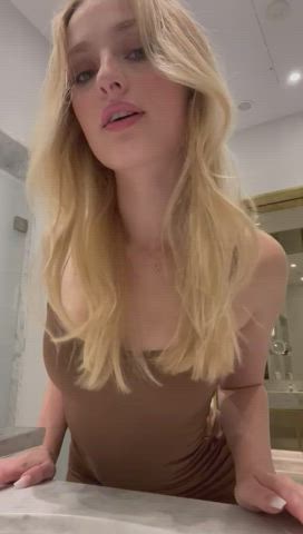 Can you resist with this cutie with a booty baby. - free porn video