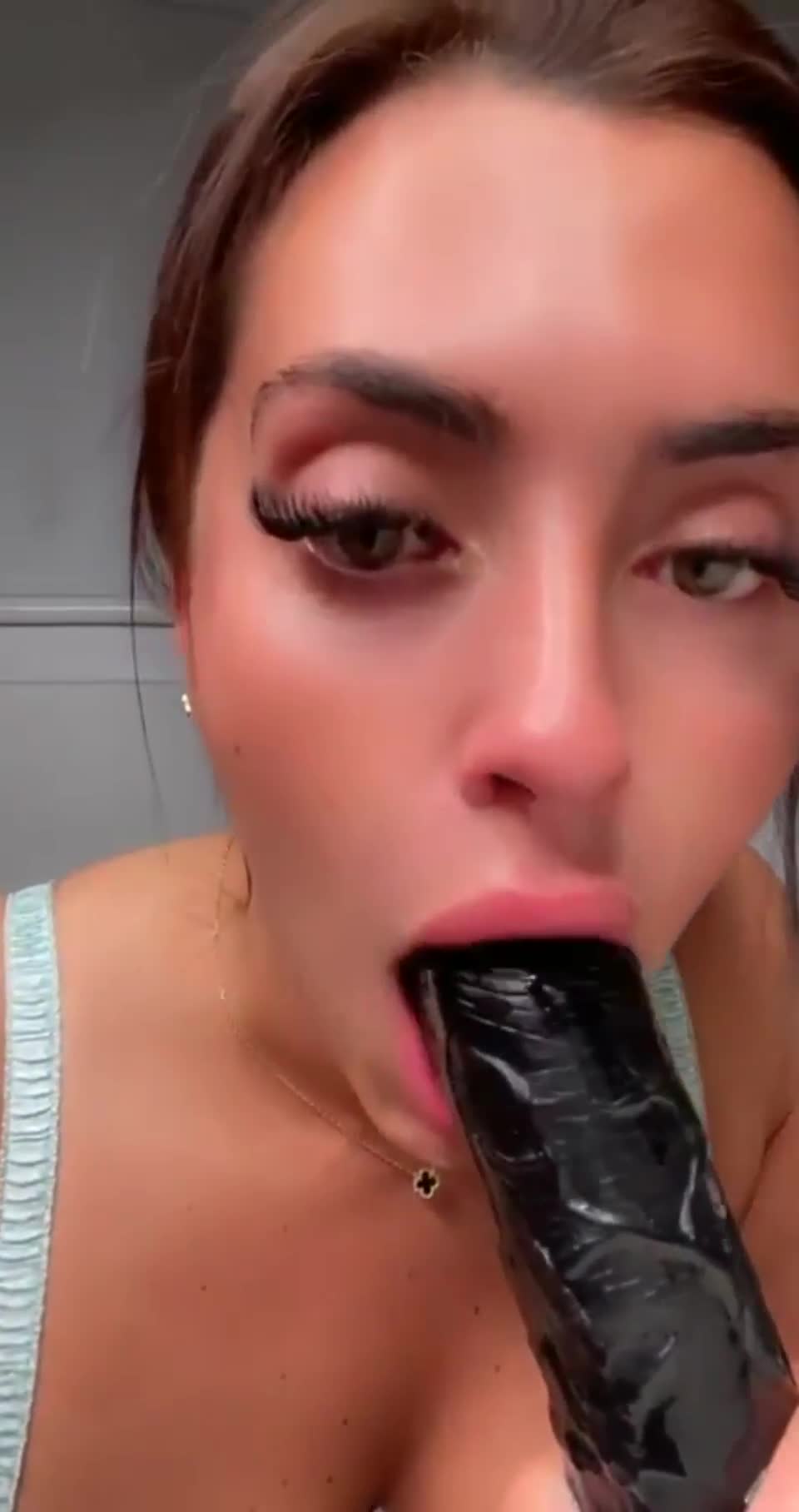 You need to let a Pakistani girl suck your dick - free porn video