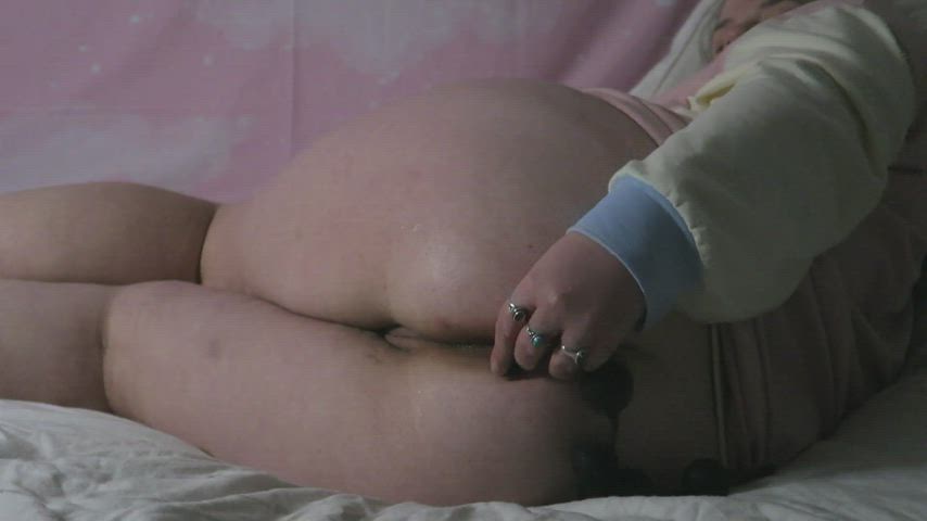 (F) How many do you think I can fit in my tight little ass hole? - free porn video