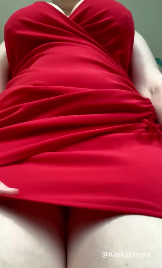 I like the contrasts with my pale skin, my red dress and my dark bush! - free porn video