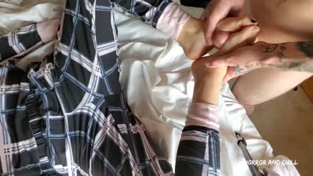 Let him fuck my feet and he exploded all over my toes 😊 - free porn video