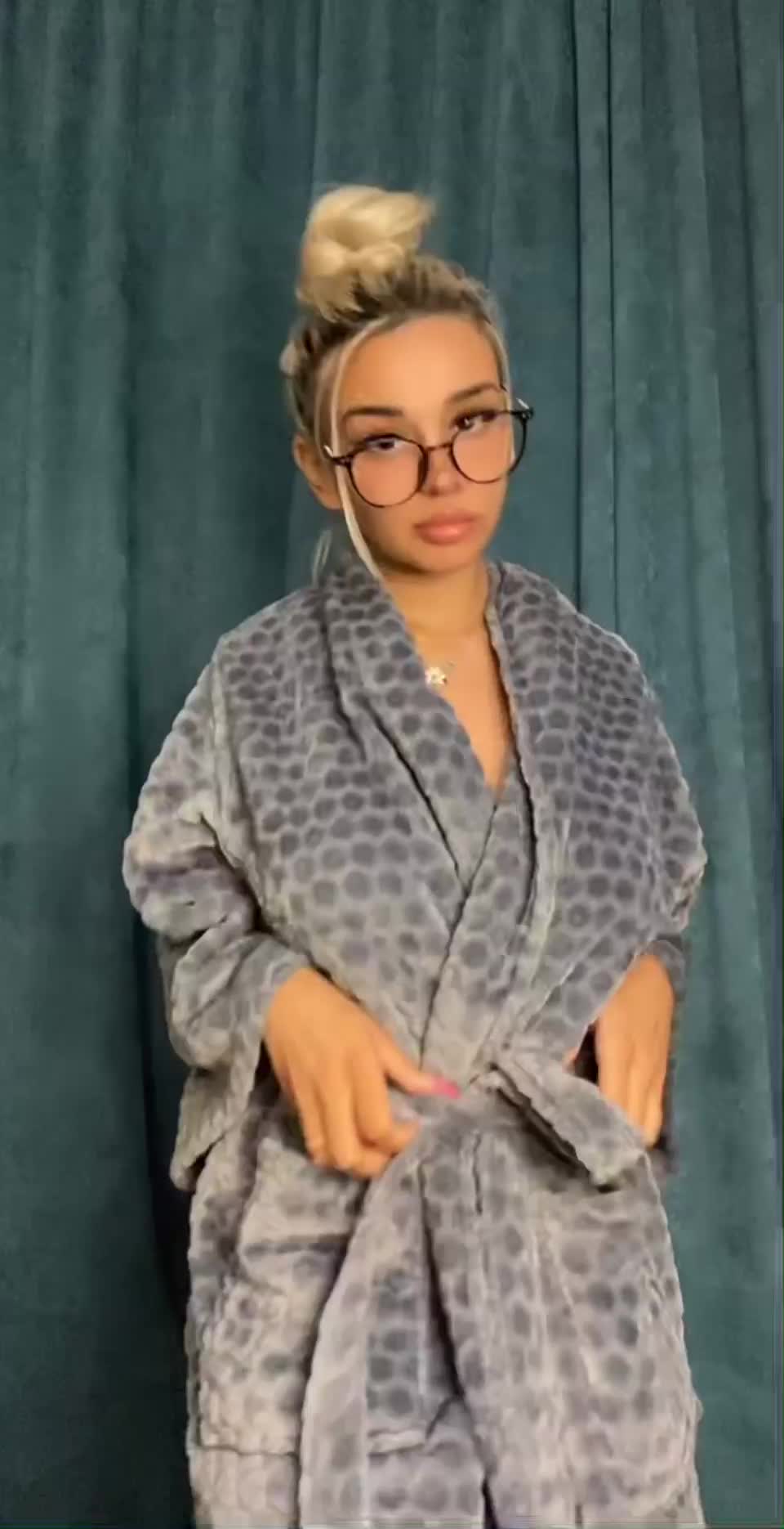I want to let one lucky redditor cum on me - free porn video