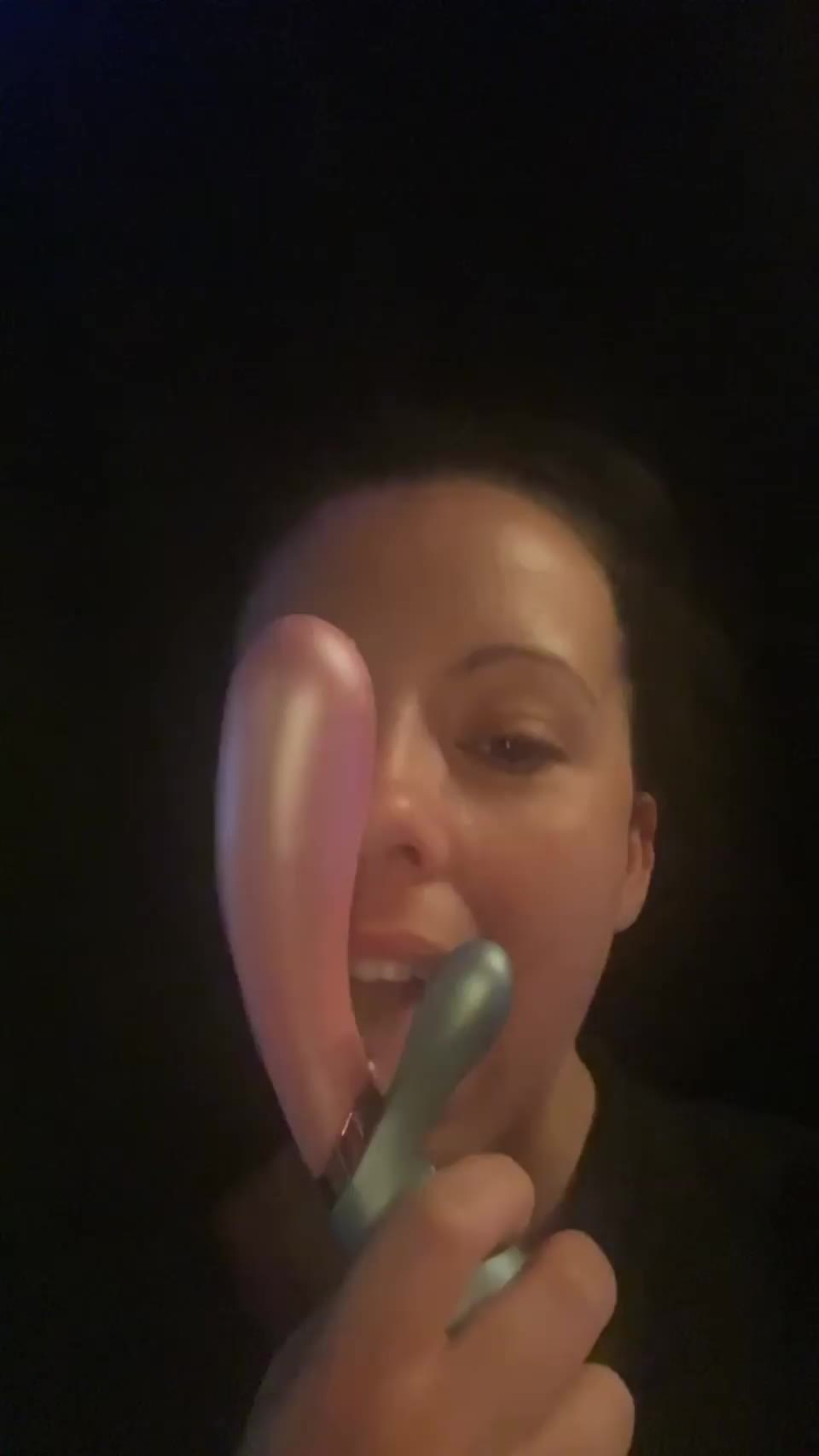 Aussie Milf ending the day with this stick, wish it was yours gooner, I'd choke on it! - free porn video