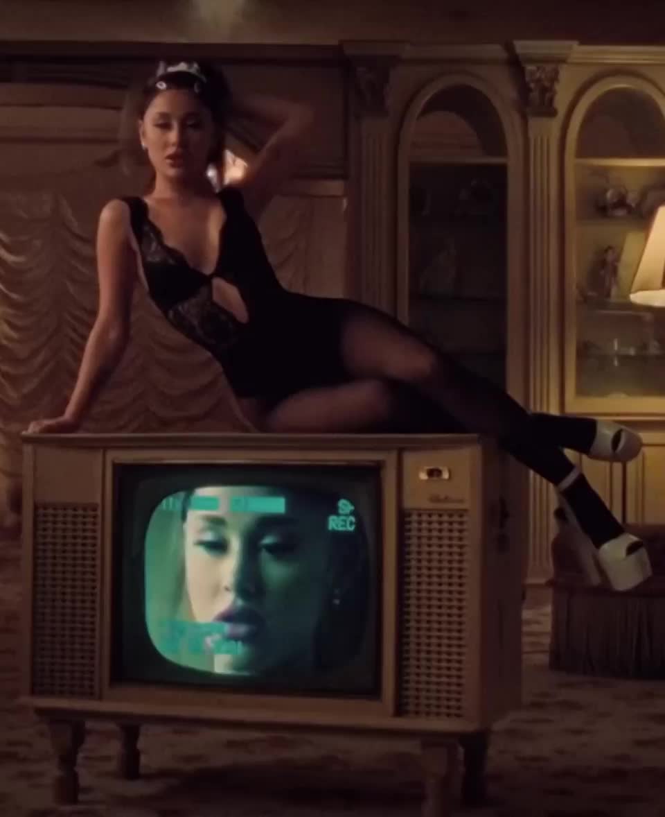 Ariana Grande [34+35 Remix] - free porn video
