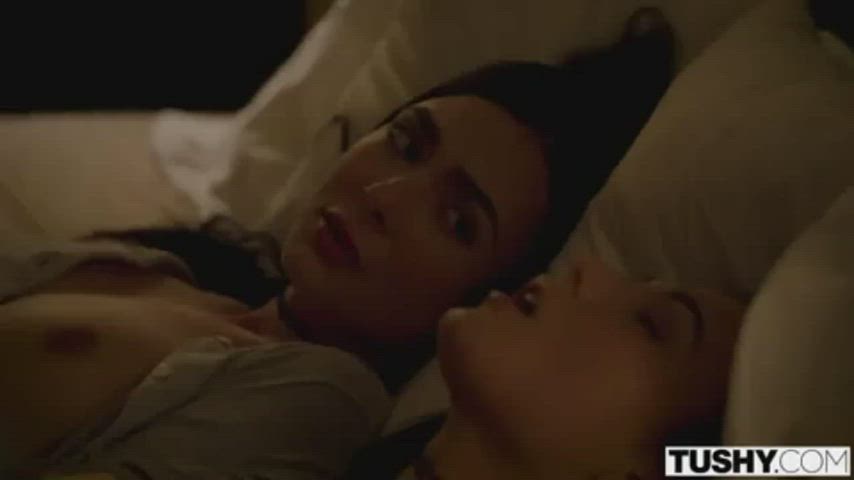 Ariana and Marley friends masturbating together - free porn video