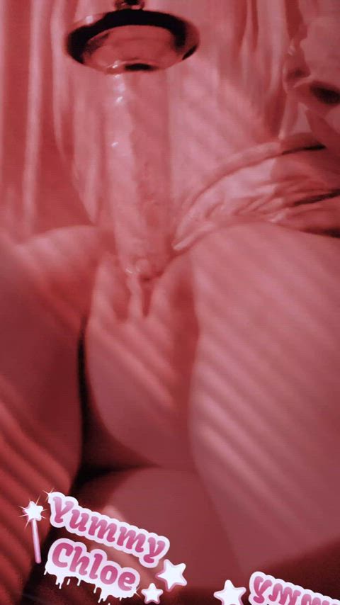 Gently trying out a new dildo. It's thick for me.. (5cm) - free porn video
