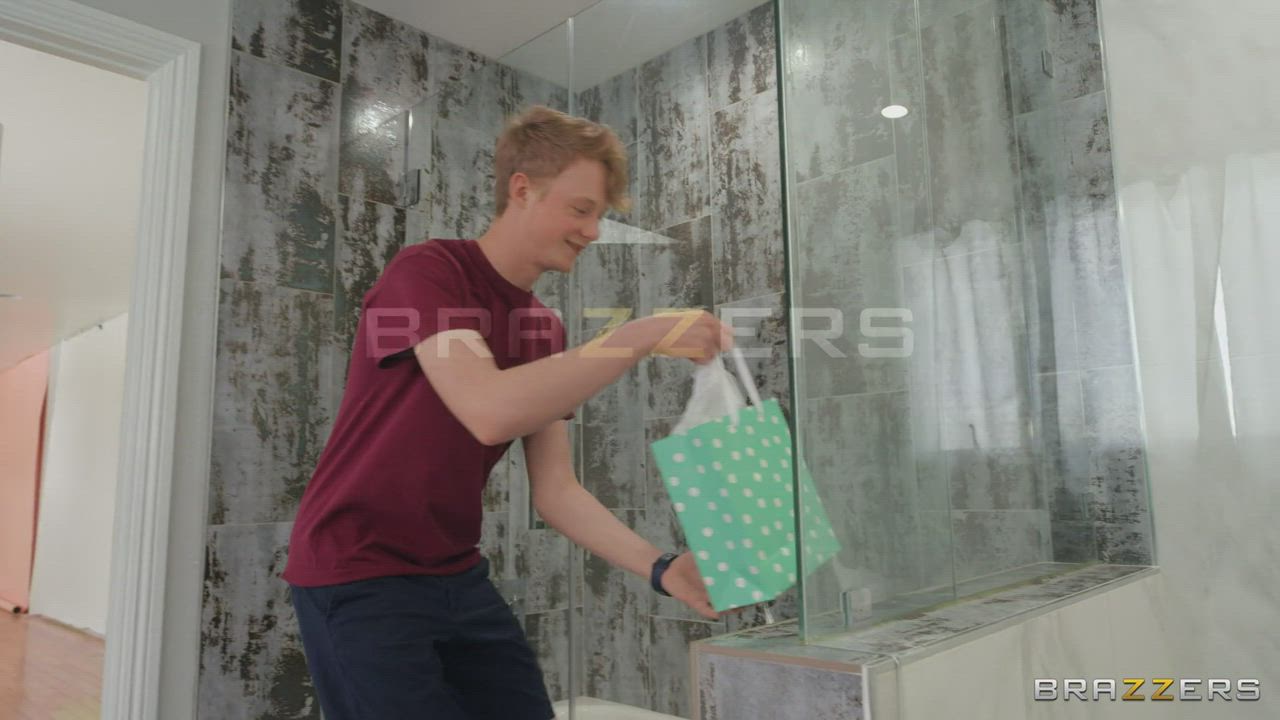 A Surprise For His Stepmom - free porn video