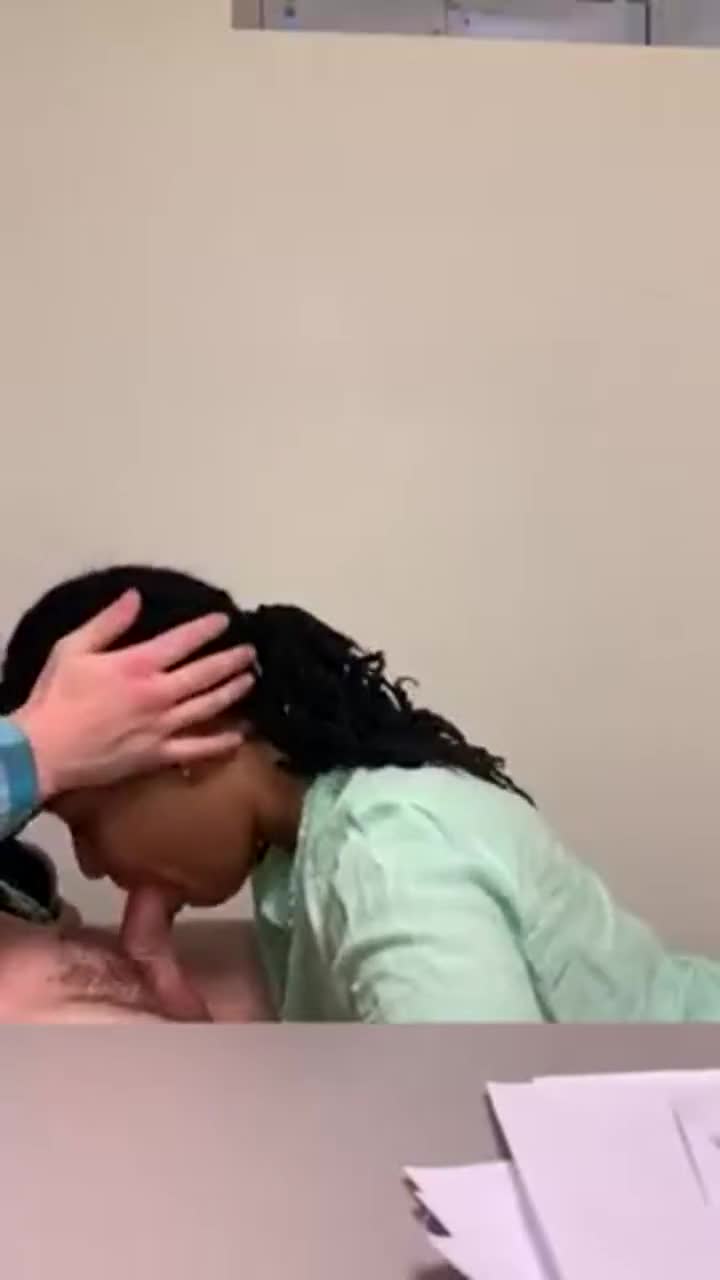 Ebony on her knees - free porn video
