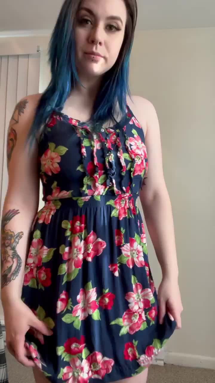 I wear this when I’m trying to get fucked on the first date - free porn video