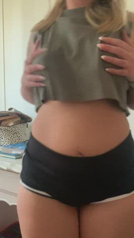 I hope there are some older man down to fuck my 19 year old body😇 - free porn video
