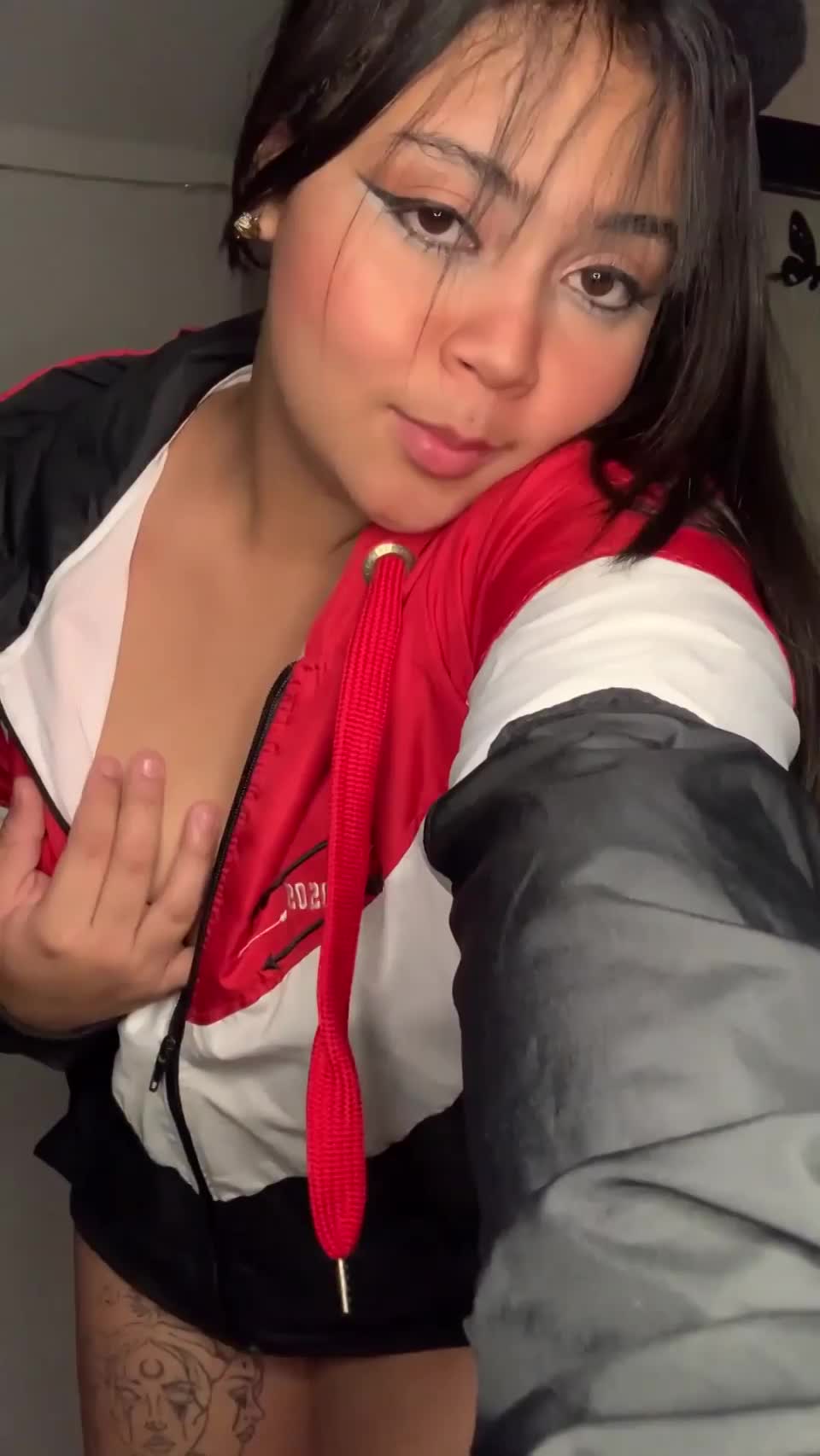 Am I weird for not wearing panties? - free porn video