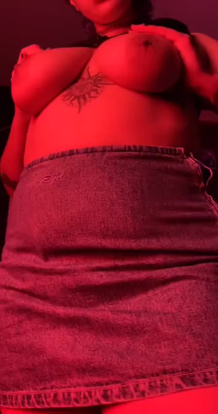 I love how this skirt fits me - free porn video