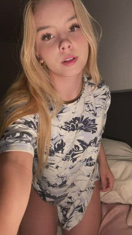 would u date a 18 y/o blone - free porn video