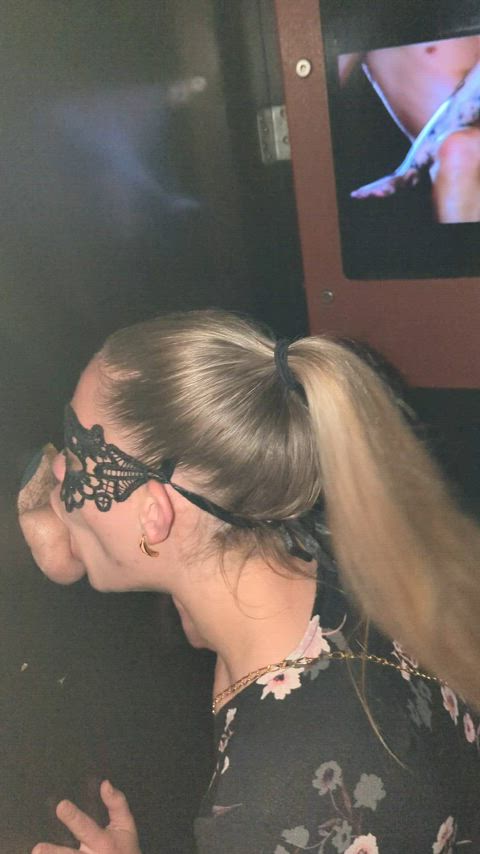 Sucking cock at my first glory hole! Had way too much fun, will definitely be doing this again - free porn video