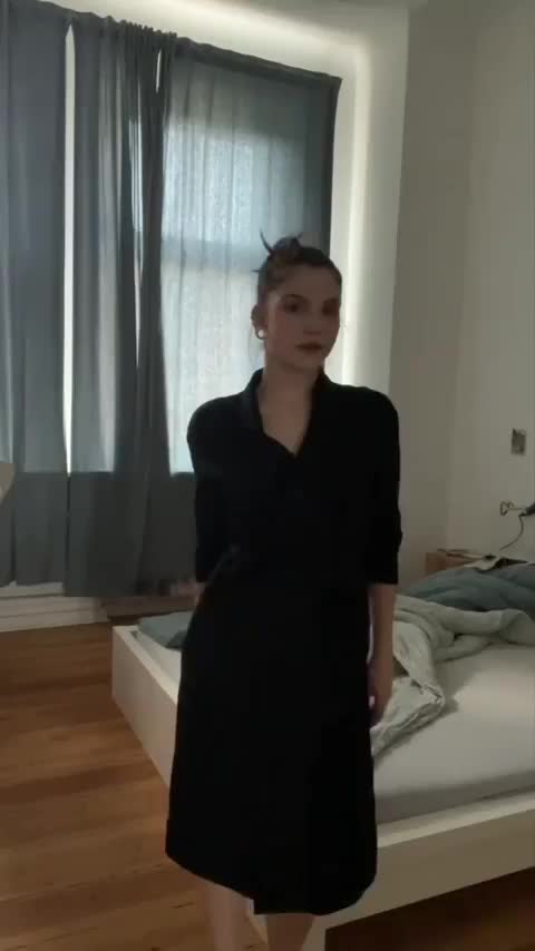 Do you want this 18 year old girl to come to visit you in this outfit? - free porn video