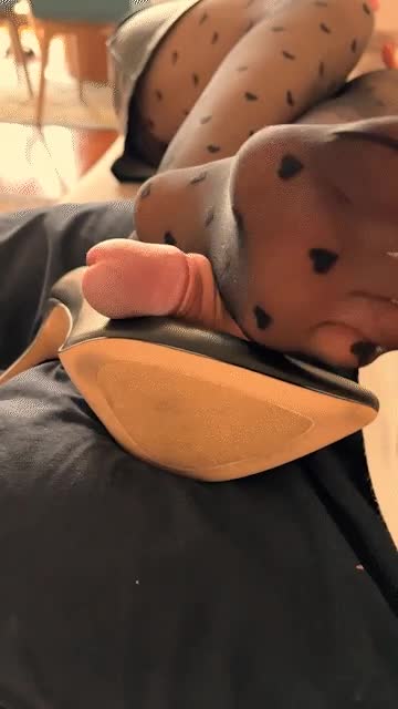 How I love to see how he’s tremors before cum on my legs and bagged to do it faster. 😈 - free porn video