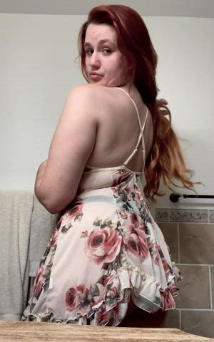 Peak under my lingerie and watch my thick booty jiggle - free porn video
