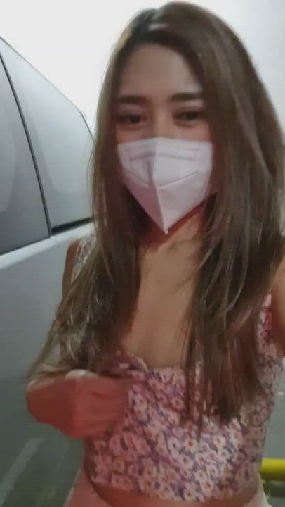 A little flash in the parking lot wont hurt right? - free porn video