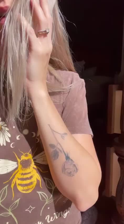 When the kids nap, mom plays .. - free porn video
