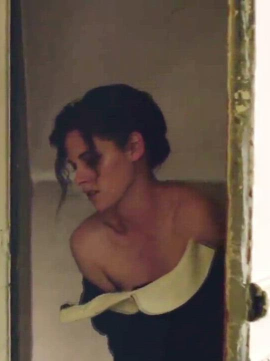 Love Kristen Stewart's little tits - free porn video