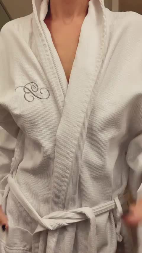Enjoy my 34 year old MILF body - free porn video