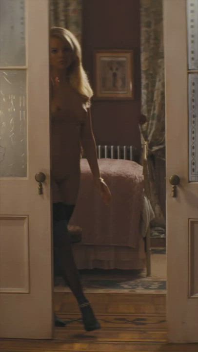 I wish Margot Robbie would get naked as Harley Quinn in a movie. - free porn video