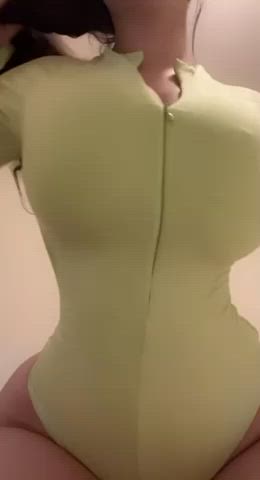 This zipper is a trooper - free porn video