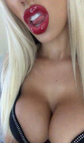 Bimbo lips and tits - free porn video