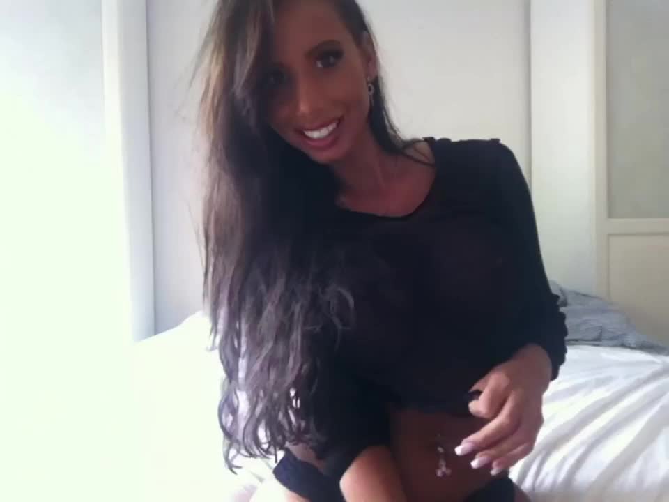 Beautiful smile, gorgeous body - free porn video