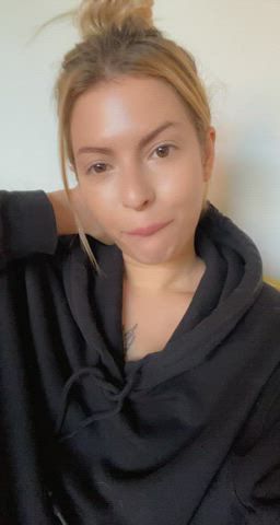 Morning pussy play, would you join me? - free porn video