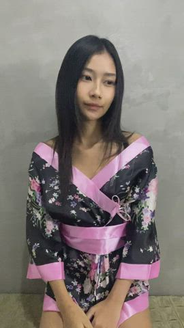 One boob cannot stand kimono 😂 - free porn video