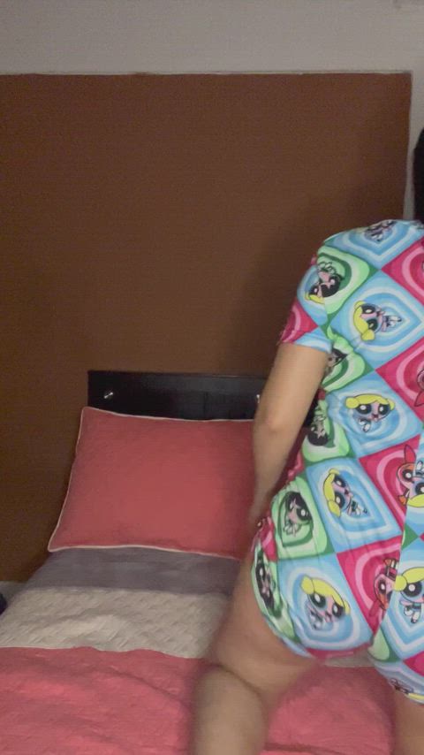 Can you just pull my shorts to the side and eat me? - free porn video