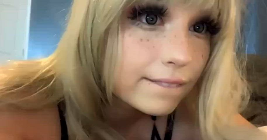 I suck the tip and wrap my tongue around it - free porn video