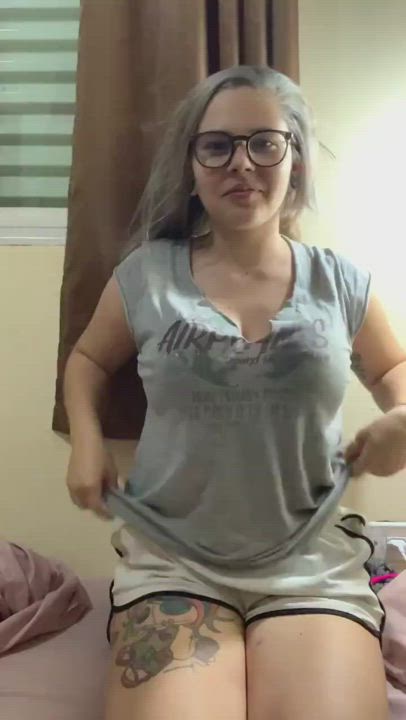 A little stripTEASE for you guys - free porn video