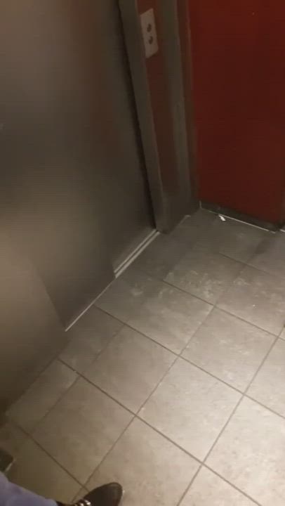 3 Sluts in an Elevator - free porn video