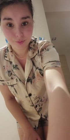 Would u jerk off to my nudes if i sent some :) To the 12 guys that likes my big asian boobs 🍈🍈 - free porn video